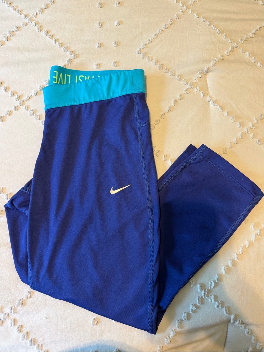 Nike Dri-FIT "Live Fast" Crop Capri Leggings 🏃‍♀️ - Medium